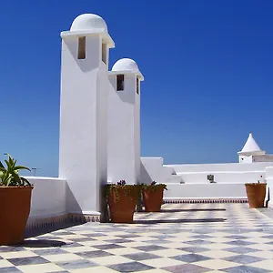 De La Apartahotel